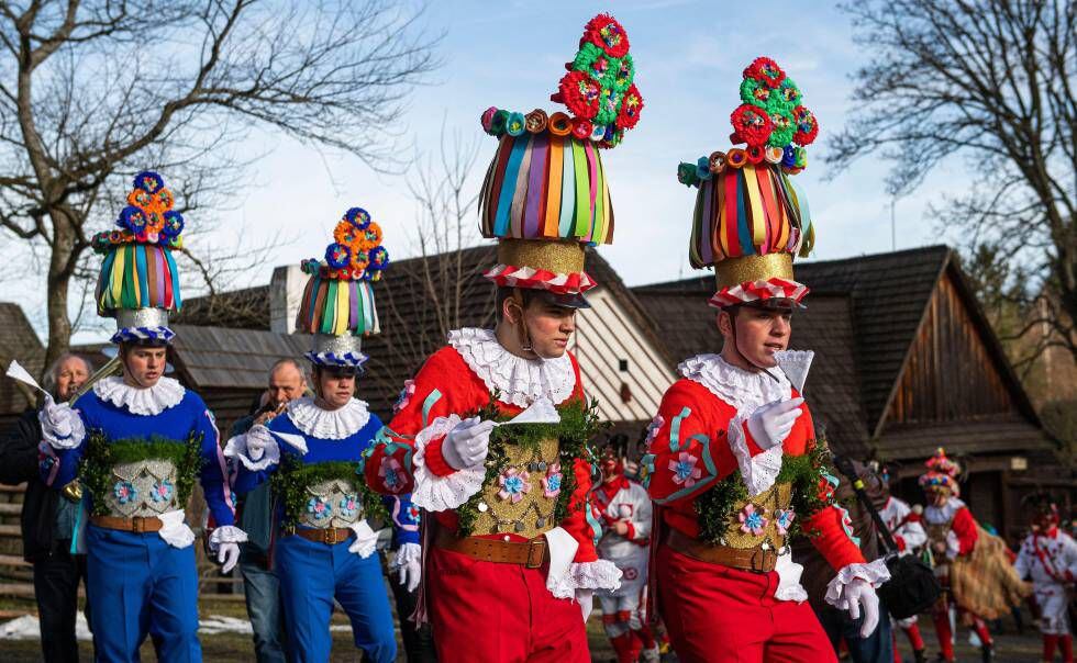 Un desfile del carnaval tradicional de Hlinsko, en la cercana pedanía de Vesely Kopec, en Bohemia oriental.