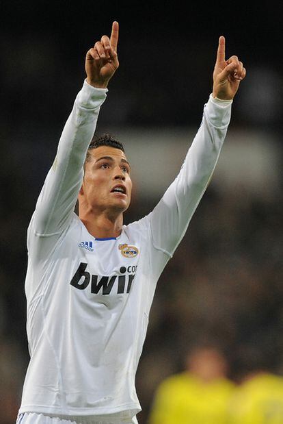 Cristiano celebra uno de sus goles ante el Villarreal.