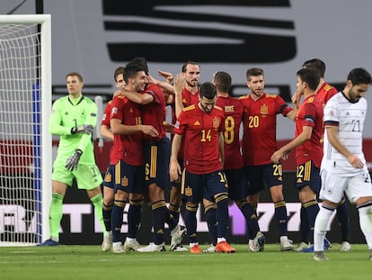 Los jugadores de la selección celebran un gol este martes en La Cartuja ante Alemania.