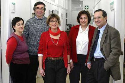 De izquierda a derecha, Isabel Ribas, Jesús Giraldo, Rosa Ana de la Chica, Carme Fuster y Josep Egozcue.
