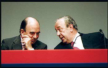 Emilio Botín y José María Amusátegui, en la junta de accionistas del SCH en 2000, cuando eran copresidentes.