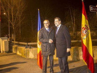 Rajoy saluda Antoni Martí, cap del Govern andorrà.