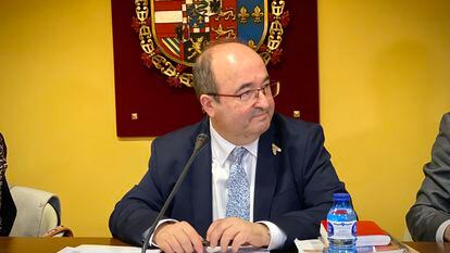 El ministro de Cultura y Deporte, Miquel Iceta, en una reunión con el patronato del Archivo de la Corona de Aragón en Barcelona, este 22 de diciembre.