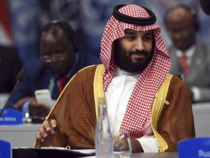 El príncipe heredero saudí, Mohamed bin Salmán, el sábado en la cumbre del G-20 en Buenos Aires. En vídeo, declaraciones del ministro turco de Exteriores.