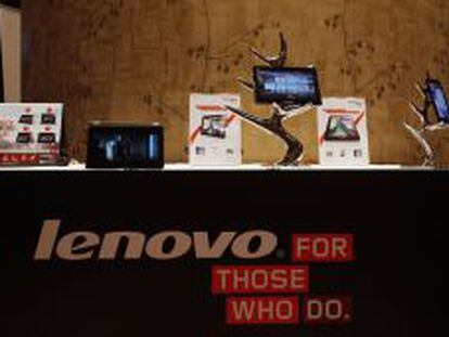 Tabletas Lenovo en un expositor