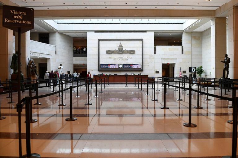 El centro de visitantes del Capitolio, poco antes de echar el cierre. AP