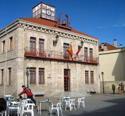 Fachada del Ayuntamiento de Guadalix de la Sierra.