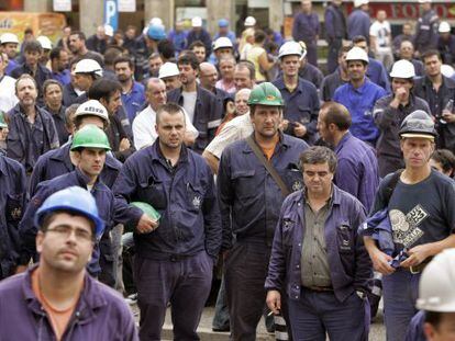 Obreros de Navantia concentrados ante el astillero.