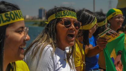 Seguidoras del presidente de Brasil, Jair Bolsonaro, durante un acto de campaña en el Estado de Bahía.