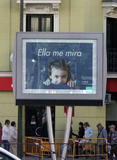 Soporte publicitario en la esquina de la calle de Alcalá con Goya.