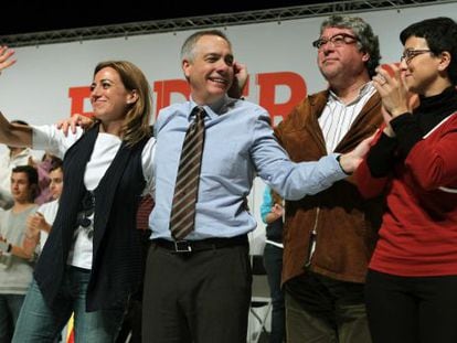 Carme Chac&oacute;n, Pere Navarro, Antonio Balm&oacute;n y Eva Granados, ayer en el mitin del PSC.