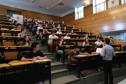 Examen de Selectividad, ayer en la Facultad de Odontologia de la Universidad Complutense de Madrid.