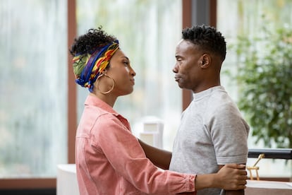 MJ Rodriguez y Billy Porter, en el segundo episodio de la última temporada de 'Pose'.