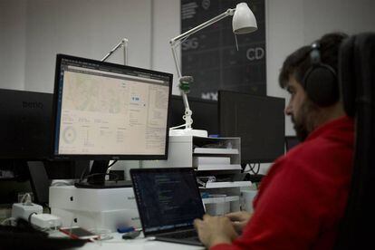 Trabajador en la empresa Geographica en Sevilla.