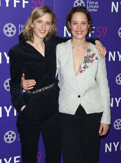 Mia Hansen-Løve con Vicky Krieps, su alter ego en ‘La isla de Bergman’, papel que casi interpretó Greta Gerwig.