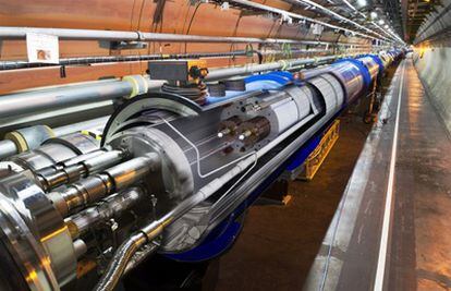 El LHC, con unos de los grandes imanes abiertos