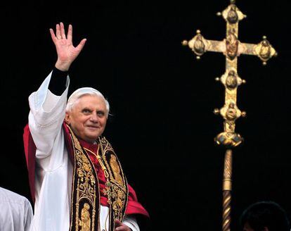El papa Benedicto XVI, el día que resultó elegido en 2005.