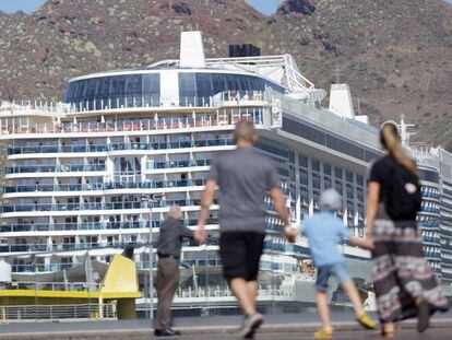 Un crucero atracado en Santa Cruz de Tenerife, el pasado 1 de enero. 