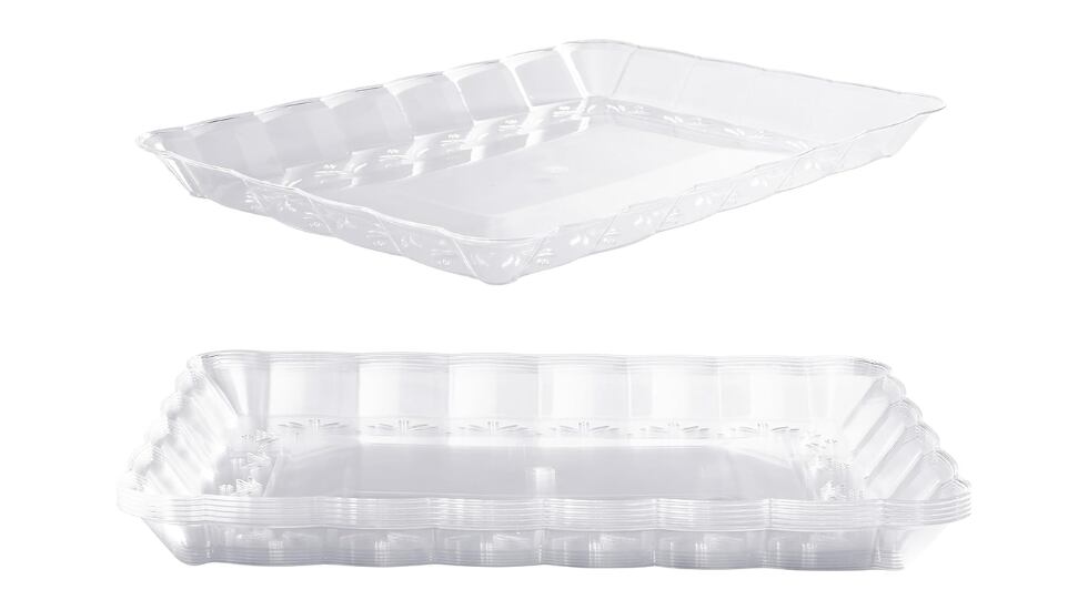 6 Bandejas de plástico transparente ( 32,4 x 23,8 cm), con unos bordes elevados y decorados, ideales para servir comida y aperitivos en fiestas o eventos.