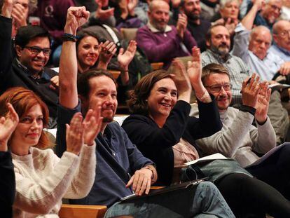 De derecha a izquierda, Elisenda Alamany,,Pablo Iglesias, Ada Colau y Xavier Domènech, en el mitin final en Santa Coloma.