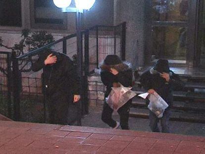 Imagen de archivo de varios implicados saliendo de los juzgados.
