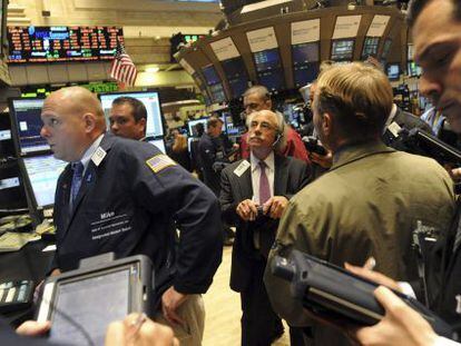 Operadores de Bolsa, en Wall Street (Nueva York).