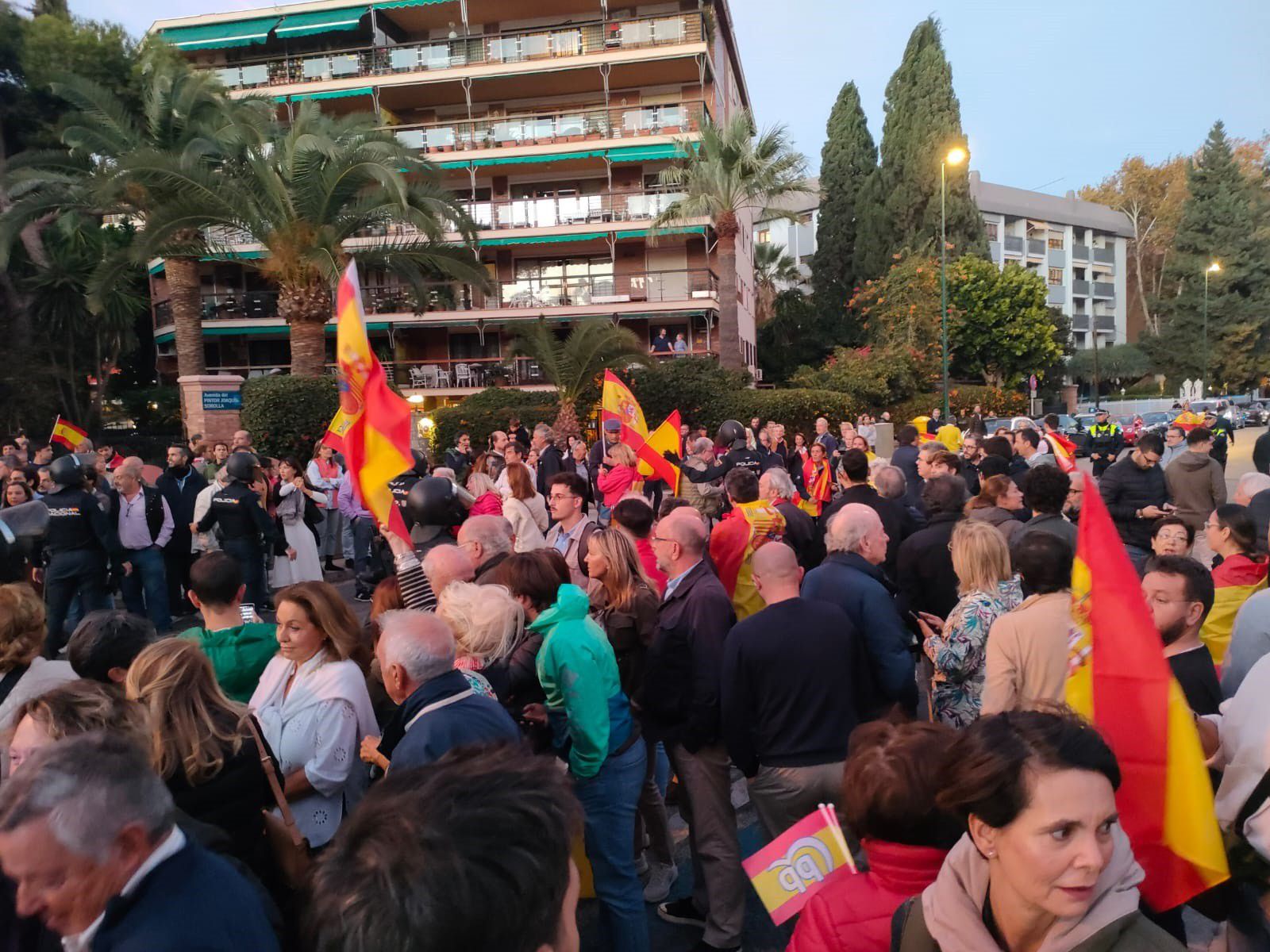 Concentración en Málaga contra el líder del PSOE, Pedro Sánchez, y una potencial ley de amnistía.