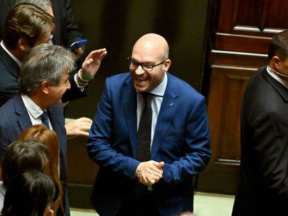 Lorenzo Fontana, en el centro, tras ser elegido presidente de la Cámara de Diputados italiana, este viernes en Roma.