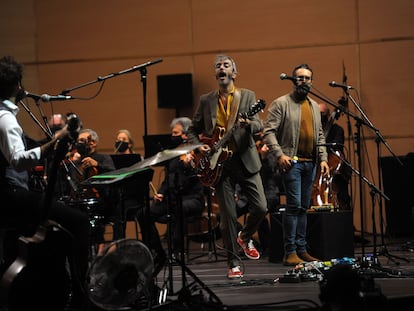 Concierto de Xoel López y su banda con la Sinfónica de Galicia en el Coliseum de A Coruña.