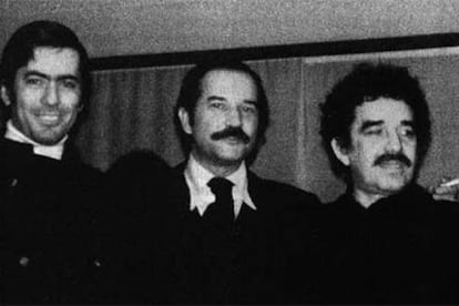 De izquierda a derecha, Mario Vargas Llosa, Carlos Fuentes y Gabriel García Márquez, en los años sesenta.