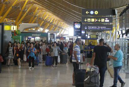 Vista de la T4 del aeropuerto Madrid Barajas. EFE/Archivo