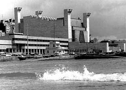 El Palacio de Festivales de Santander desde la bahía.