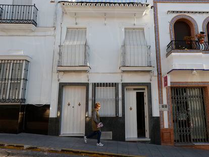 Vivienda de la localidad de Montellano (Sevilla) donde vivía el menor de 16 años detenido por yihadismo este domingo.