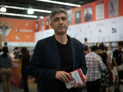 El periodista Javier Rodríguez Marcos en la Feria Internacional del Libro de Guadalajara.
