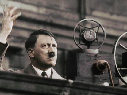 Hitler cultivaba su carisma y cuidaba su imagen al detalle. En la foto, durante un mitin a finales de los años treinta.