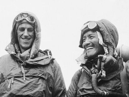 Hillary y Tenzing, tras su ascensi&oacute;n al Everest.