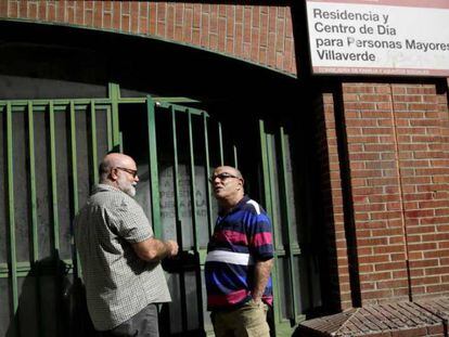 El presidente de la Fundación 26 de diciembre, Federico Armenteros, (izq) y Carlos Jorge Martínez, un futuro residente, en una imagen de archivo.