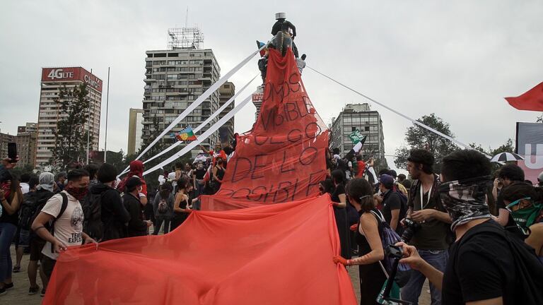 Performance de La Casa de las Recogidas, concebida como una “cita a Cecilia Vicuña” (2018).