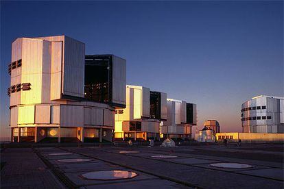 Observatorio de Paranal (Chile) con los cuatro telescopios VLT, de 8,2 metros de diámetro cada uno, del Observatorio Europeo Austral.