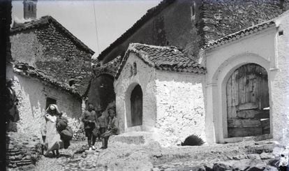 Fotografía tomada por el capitán Bosch Díaz en la localidad de Xauen, en una fecha sin determinar.
