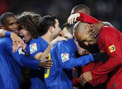 Los jugadores del Barça celebrando el gol marcado por Henry.