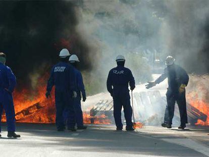 Barricadas de fuego contra la venta de La Naval