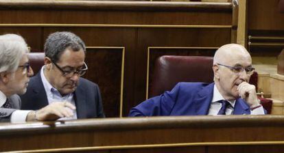 Duran Lleida amb els diputats Pere Macias i Josep Sánchez.
