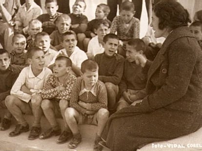 Justa Freire, durante su etapa de directora de la escuela Alfredo Calderón, en la II República.