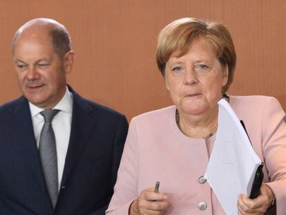 El ministro de Finanzas alem&aacute;n, Olaf Scholz, y la canciller, Angela Merkel, el pasado d&iacute;a 28 de agosto.