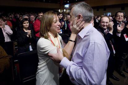 Carme Chac&oacute;n con el primer secretario del PSC, Pere Navarro, en el congreso de diciembre.