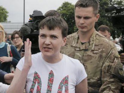 Sávchenko, que ha pasado un año y 10 meses encarcelada en Rusia, ha sido recibida como una heroína en su país
