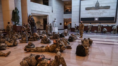 La Guardia Nacional pasó la noche en la Cámara de Representantes como medida preventiva.