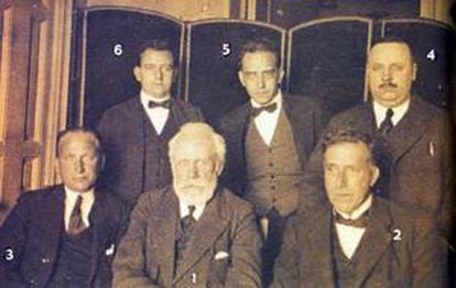 La minoría socialista en el Congreso en 1918; Saborit, Anguiano, Largo Caballero, Indalecio Prieto, Julian  Besteiro y Pablo Iglesias
