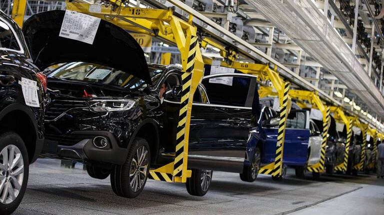 Una línea de montaje en la fábrica de Renault en Palencia.